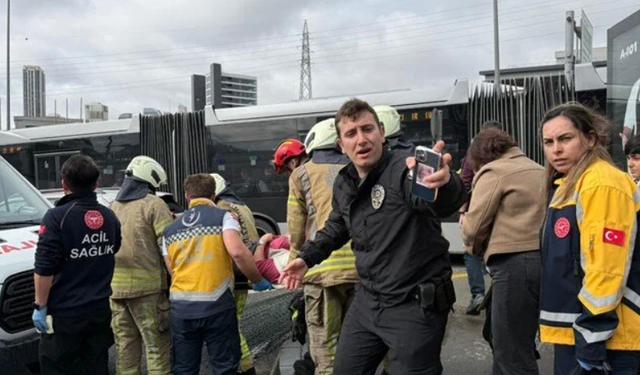 İstanbul Beylikdüzü’nde Metrobüs Kazası