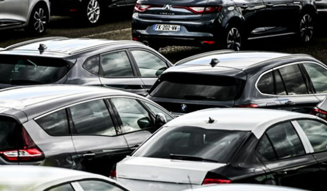 İzmir’de Bayram Öncesi Kiralık Araç Talebi Patladı