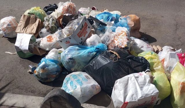 Konak’ta Grev İsyanı: Sokaklar Çöpten Geçilmiyor