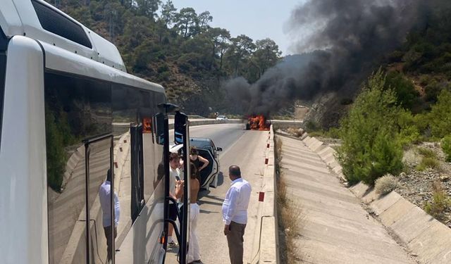 Fethiye’de yanan araç kül oldu