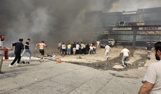 Buca Otokent'te yangın: 25 araç yandı