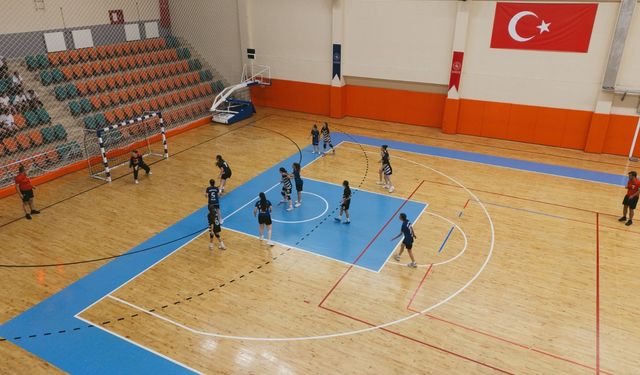 Aydın’da Minik Hentbolcular Sahaya İndi