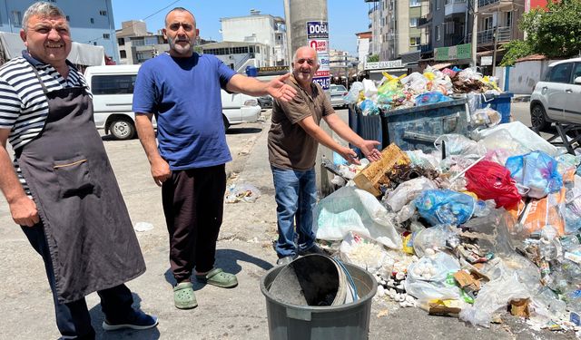 Buca Belediyesi’nde maaş eylemi: Çöpler toplanmıyor