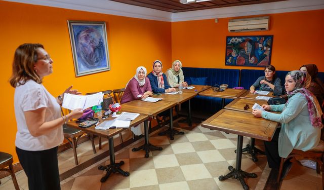 Konak’ta anneler öğreniyor, çocuklar büyüyor