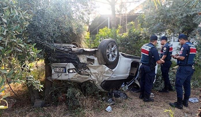 Kontrolden çıkan otomobil fabrika bahçesine uçtu: Sürücü ağır yaralandı
