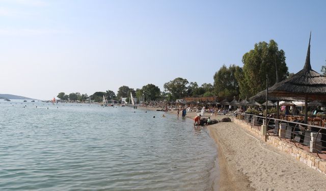 Yangınlar Ege turizmini vurdu, tesisler ayakta kalmaya çalışıyor