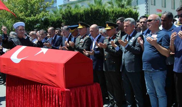 İzmir, Şehit Üsteğmen Ege Akar’ı dualarla son yolculuğuna uğurladı