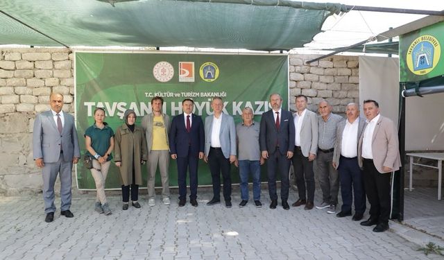 Vali Musa Işın, Tavşanlı Höyük Kazı Evi’ni ziyaret ederek incelemelerde bulundu