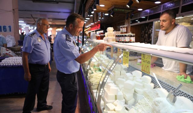 Zabıta ekipleri Bayraklı’da sahada: Pazarlar mercek altında
