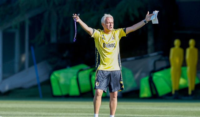 Fenerbahçe'nin kamp kadrosu açıklandı: 4 isim yer almadı