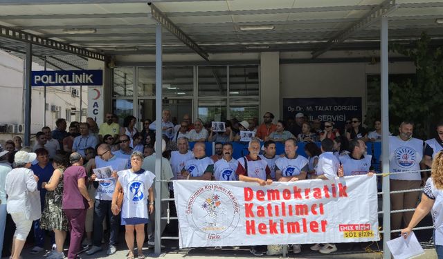 İzmir’de hekim gözaltılarına tepki büyüyor