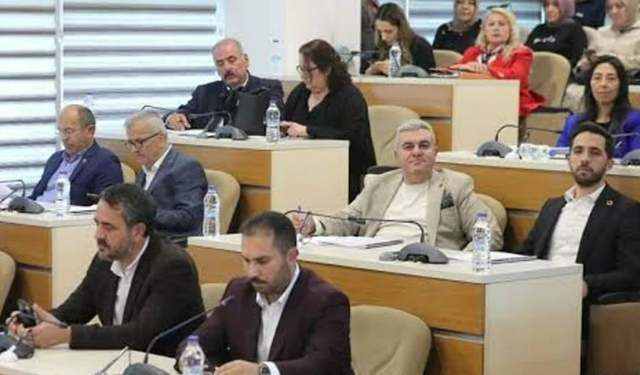 Bayraklı Meclisi’nde bütçe kabul edildi, tansiyon yükseldi