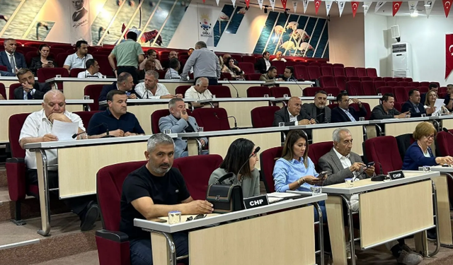 Çiğli Meclisi'nde hesap raporları onaylandı, imar krizi tartışma yarattı