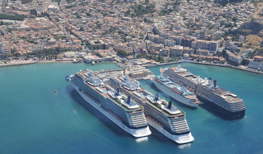 İzmir Kruvaziyer Turizminde Seferler Kuşadası'na Kayıyor