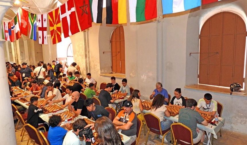 Satrançta rekor katılım: Çeşme Turnuvası başladı