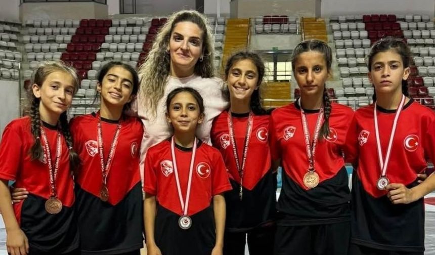 Güreşte altın madalya Manisa’ya geldi