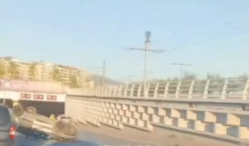 İzmir'de feci kaza: Güzelyalı sahil yolunda araç devrildi