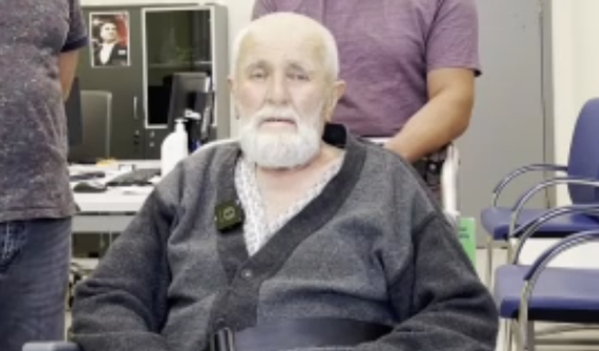 72 yaşındaki babasını kalp masajıyla kurtardı