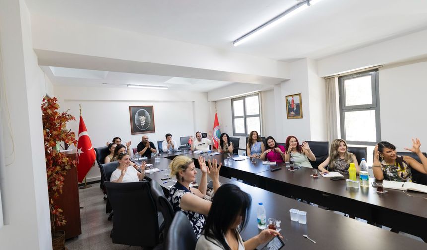 Balçova Belediyesi’nden anlamlı işaret dili eğitimi