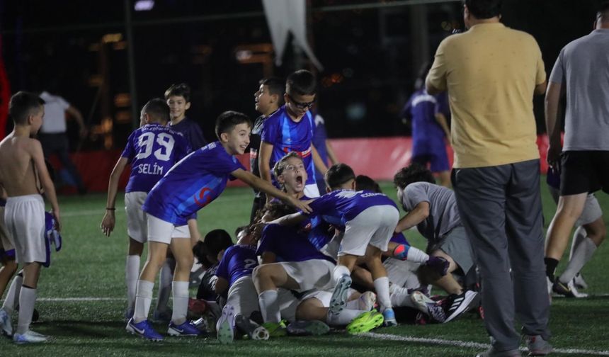 Bayraklı’da Umut Dolu Final: Ferdi Zeyrek U-12 Cup Coşkusu