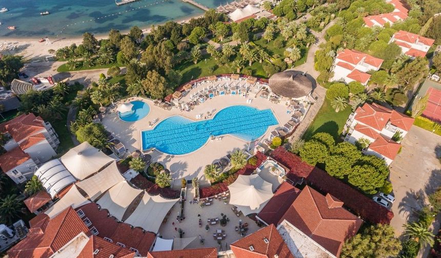 Yangınlar Ege turizmini vurdu, tesisler ayakta kalmaya çalışıyor