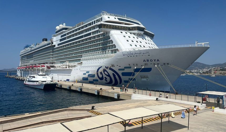 Bodrum’a dev gemi ziyareti: Aroya