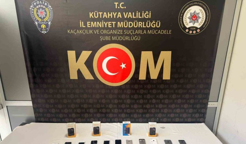 Kütahya’da 37 adet gümrük kaçağı cep telefonu ele geçirildi