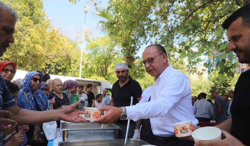 Turgutlu Belediyesinden geleneksel aşure hayrı