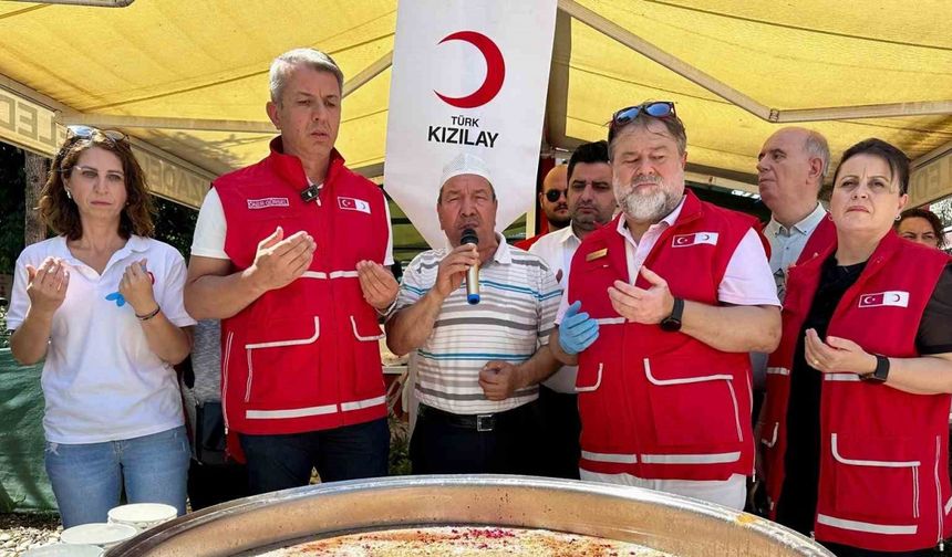 Türk Kızılay Manisa’dan 1000 kişiye aşure ikramı