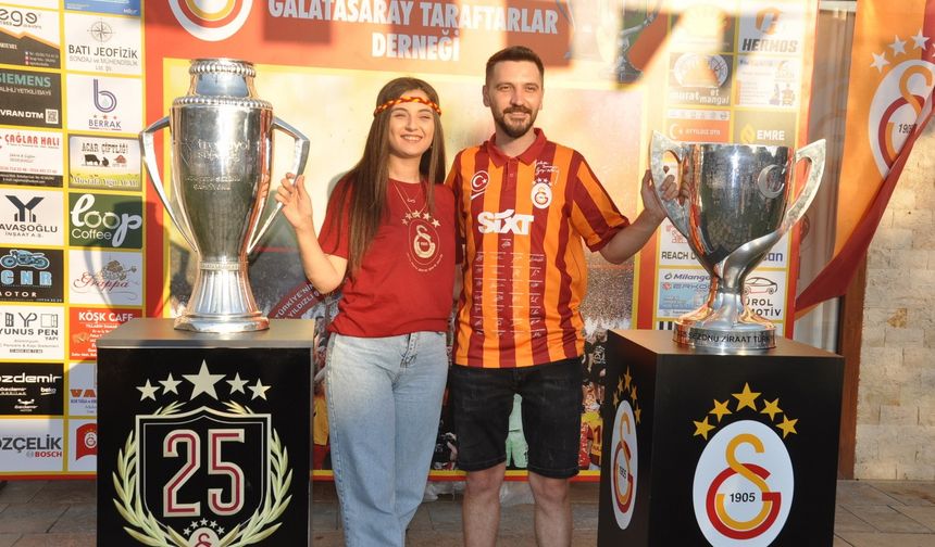 Salihli’de Galatasaraylılardan çifte kupa coşkusu