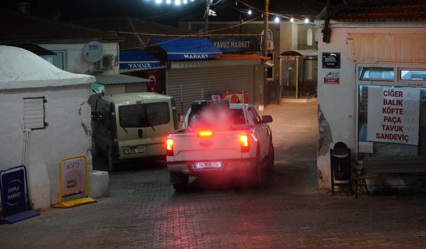Çeşme'de Temizlik Alarmı : 24 Saatlik Yaz Mesaisi Başladı