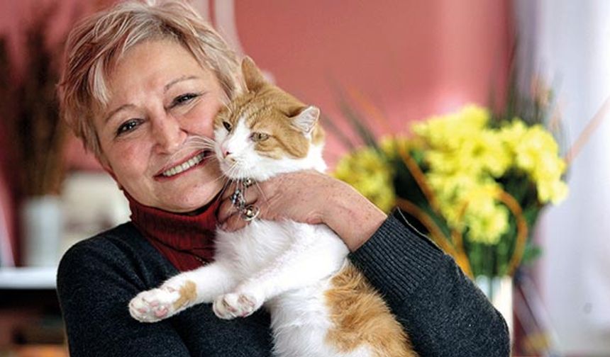 Edebiyatçı ve akademisyen Pınar Kür hayatını kaybetti