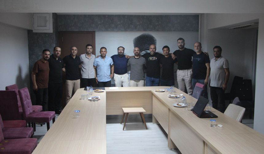 Nazillispor’un yeni yönetimi taraftarla buluştu