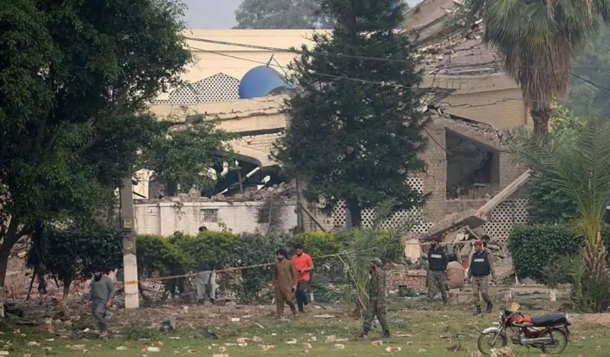 Hindistan - Pakistan Hava Saldırısında Camiyi Hedef Aldılar
