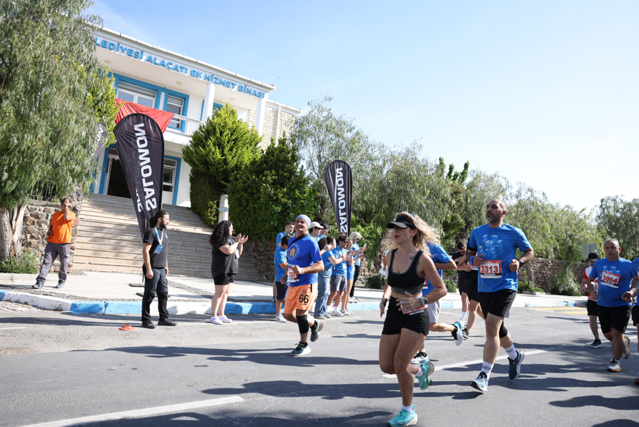 2 Bin 606 Sporcu Salomon Çeşme Maratonu’nda Koştu 1